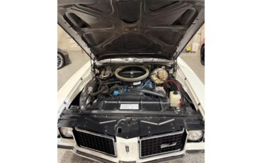 Oldsmobile-Cutlass-supreme-1972-White-Black-57