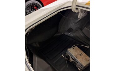 Oldsmobile-Cutlass-supreme-1972-White-Black-6