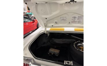 Oldsmobile-Cutlass-supreme-1972-White-Black-7