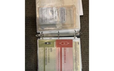 Oldsmobile-Cutlass-supreme-1972-White-Black-70