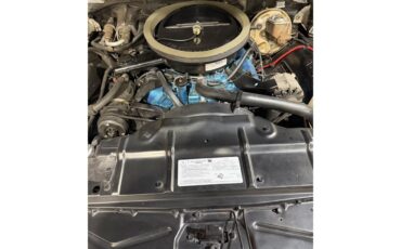 Oldsmobile-Cutlass-supreme-1972-White-Black-9