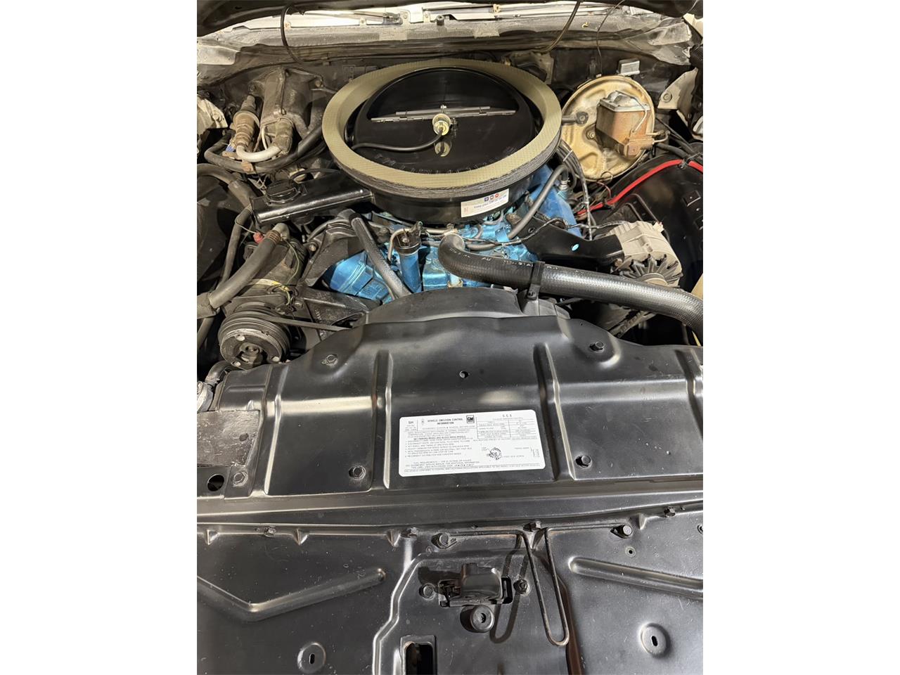 Oldsmobile-Cutlass-supreme-1972-White-Black-9