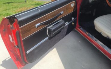 Oldsmobile-Cutlass-supreme-1972-red-White-11