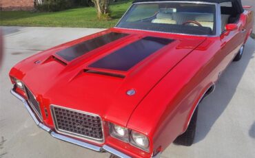Oldsmobile-Cutlass-supreme-1972-red-White