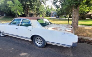 Oldsmobile-Delta-88-1965-Sedan-1