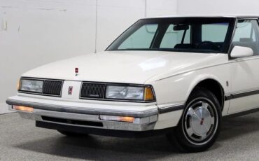 Oldsmobile-Delta-88-1987-Sedan-1