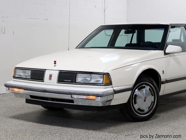 Oldsmobile-Delta-88-1987-Sedan-1