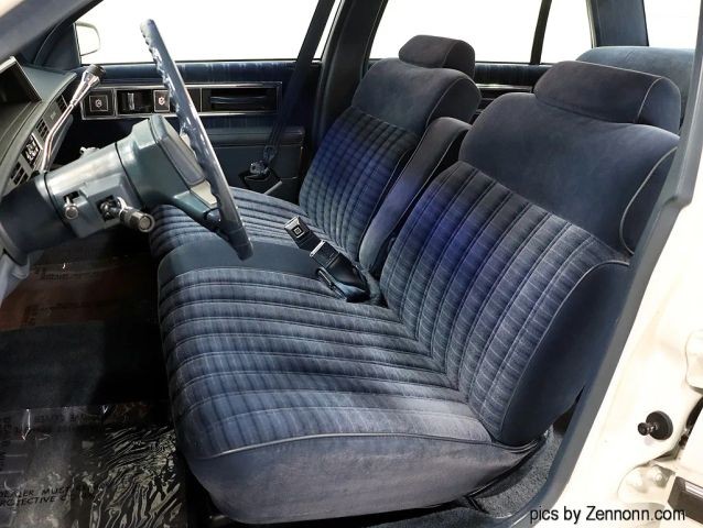 Oldsmobile-Delta-88-1987-Sedan-10