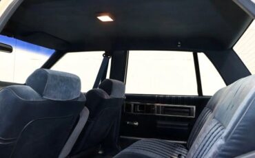 Oldsmobile-Delta-88-1987-Sedan-13
