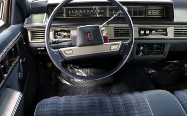 Oldsmobile-Delta-88-1987-Sedan-14