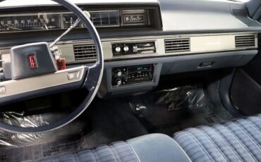 Oldsmobile-Delta-88-1987-Sedan-15
