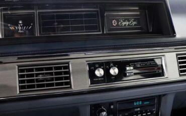 Oldsmobile-Delta-88-1987-Sedan-18