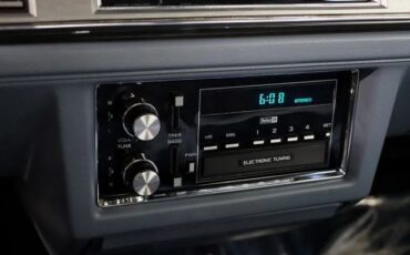 Oldsmobile-Delta-88-1987-Sedan-19