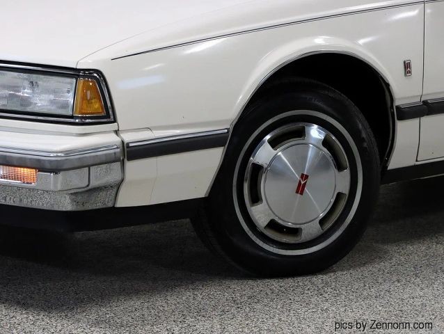 Oldsmobile-Delta-88-1987-Sedan-2