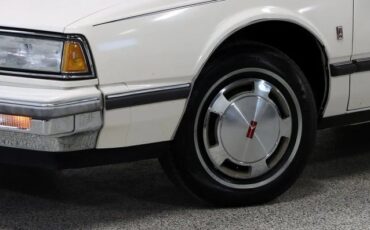 Oldsmobile-Delta-88-1987-Sedan-2