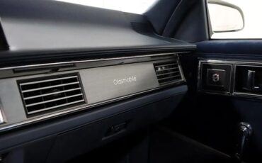 Oldsmobile-Delta-88-1987-Sedan-20