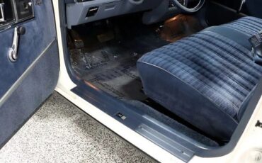 Oldsmobile-Delta-88-1987-Sedan-23