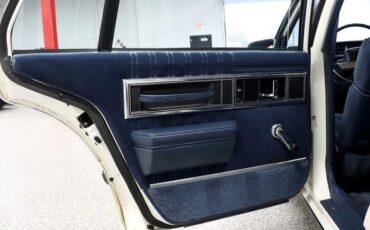 Oldsmobile-Delta-88-1987-Sedan-24