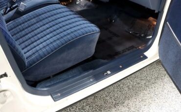 Oldsmobile-Delta-88-1987-Sedan-27