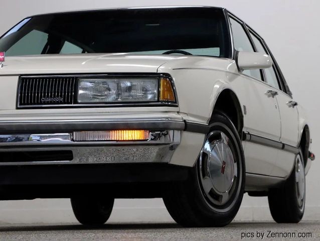 Oldsmobile-Delta-88-1987-Sedan-3