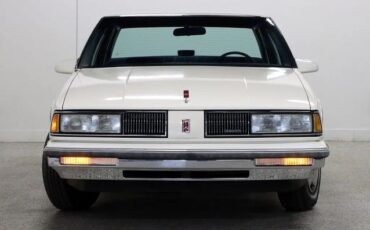 Oldsmobile-Delta-88-1987-Sedan-4