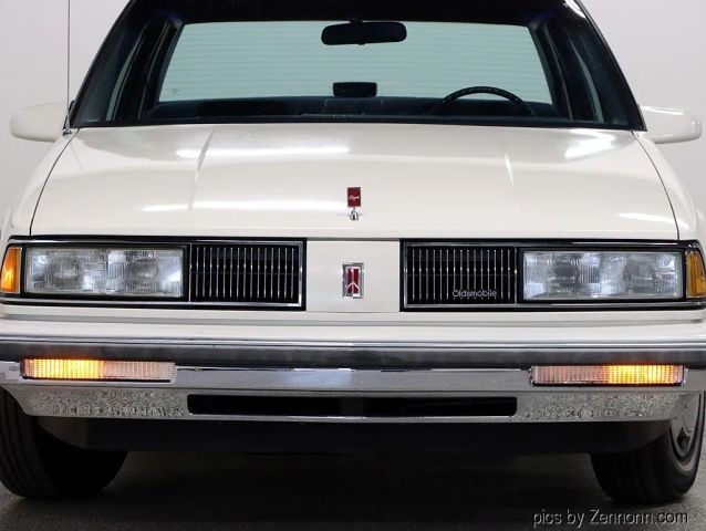 Oldsmobile-Delta-88-1987-Sedan-5