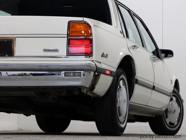 Oldsmobile-Delta-88-1987-Sedan-7