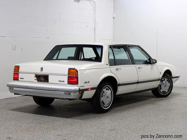 Oldsmobile-Delta-88-1987-Sedan-9