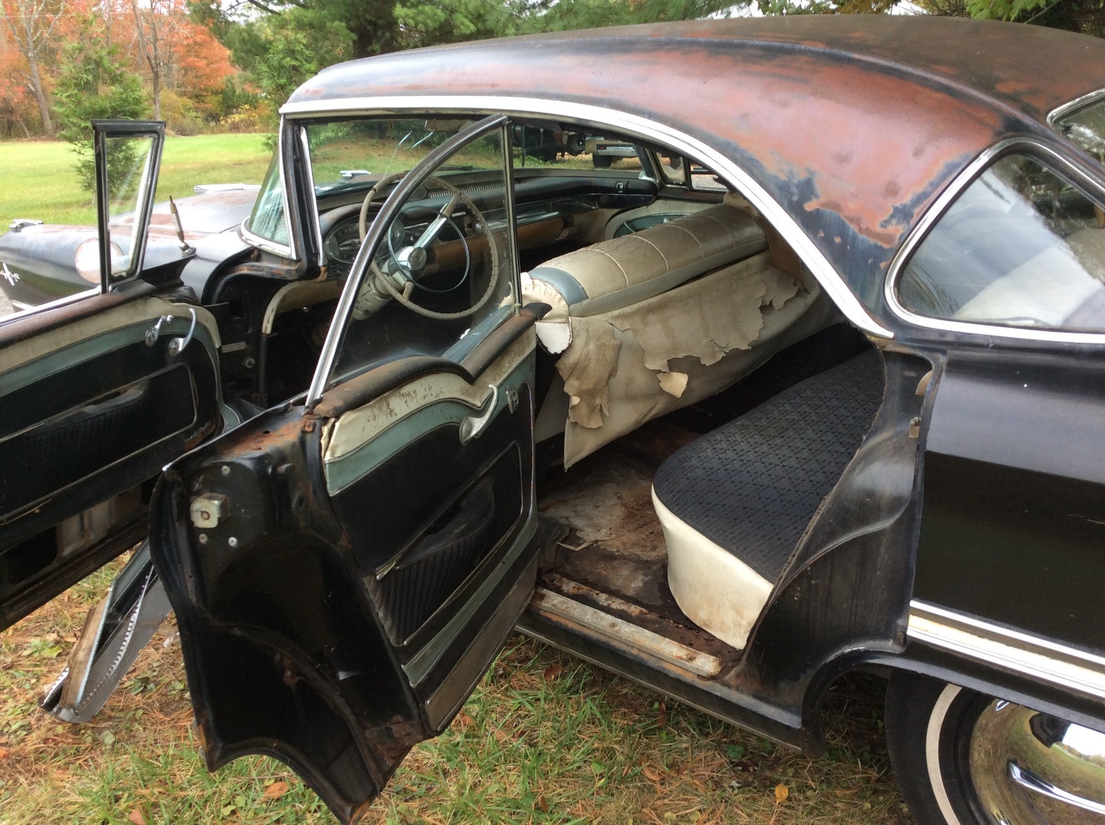 Oldsmobile-Ninety-Eight-1957-Sedan-10