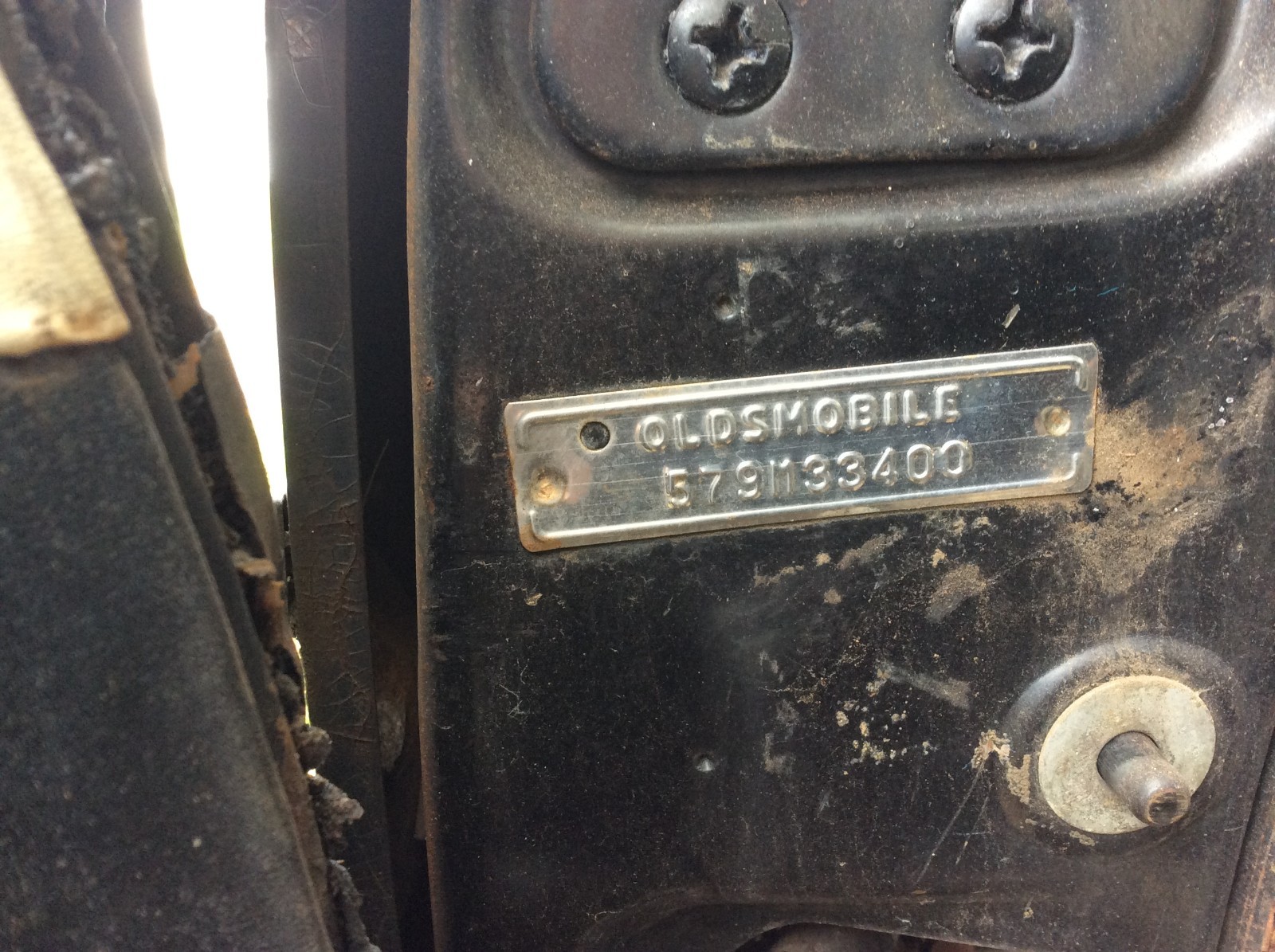 Oldsmobile-Ninety-Eight-1957-Sedan-11