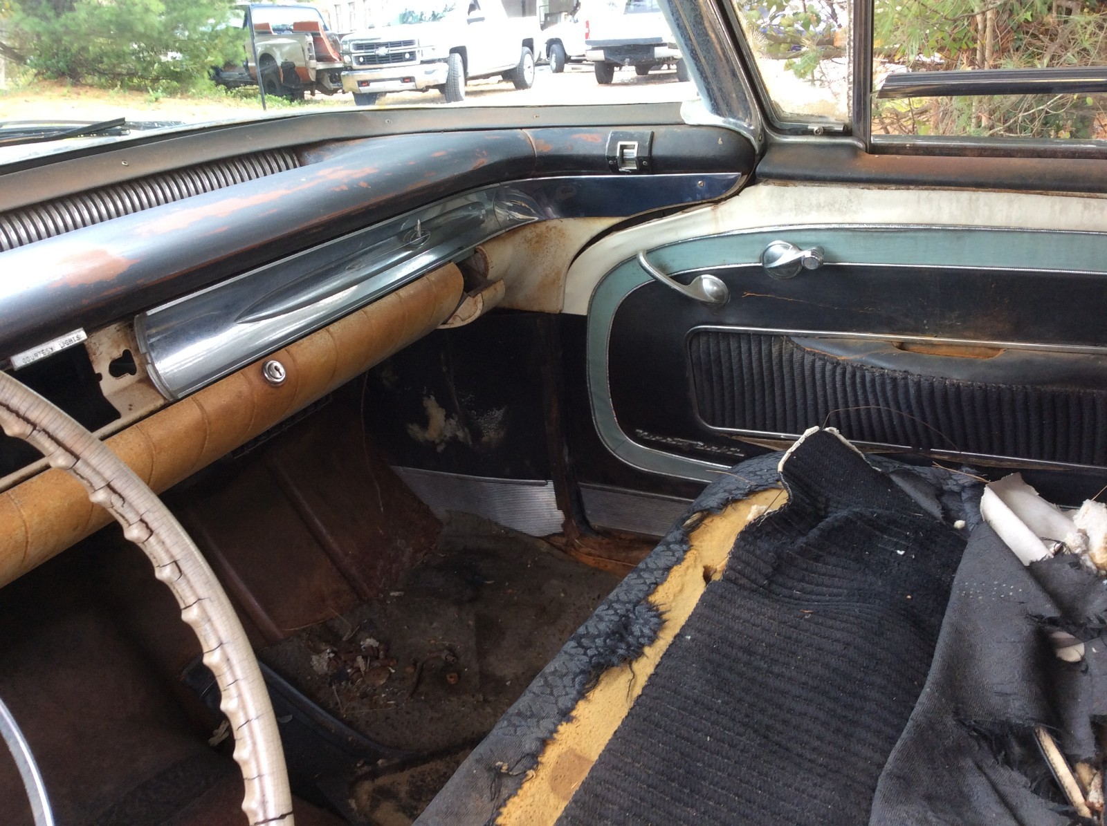 Oldsmobile-Ninety-Eight-1957-Sedan-15