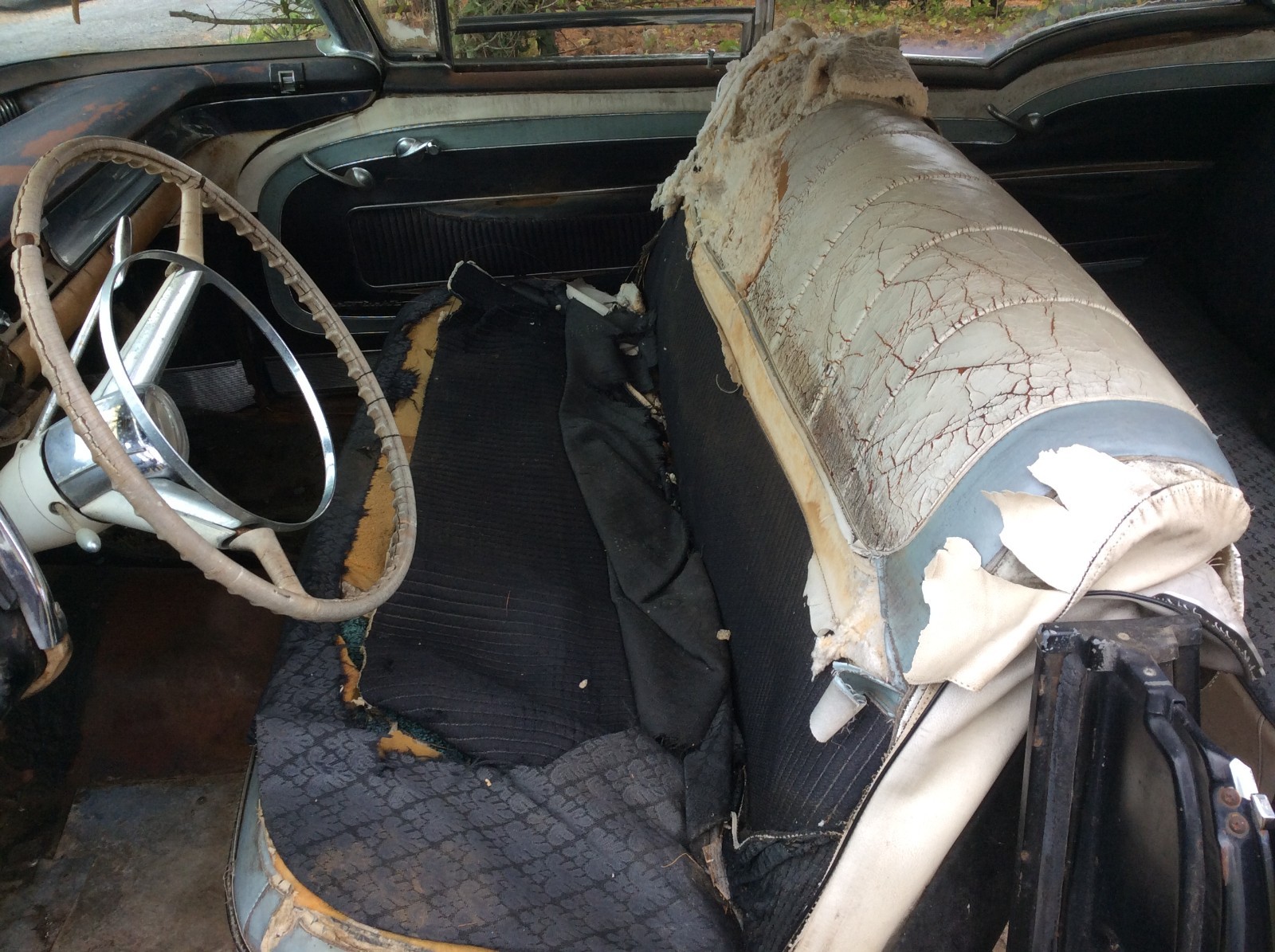 Oldsmobile-Ninety-Eight-1957-Sedan-8