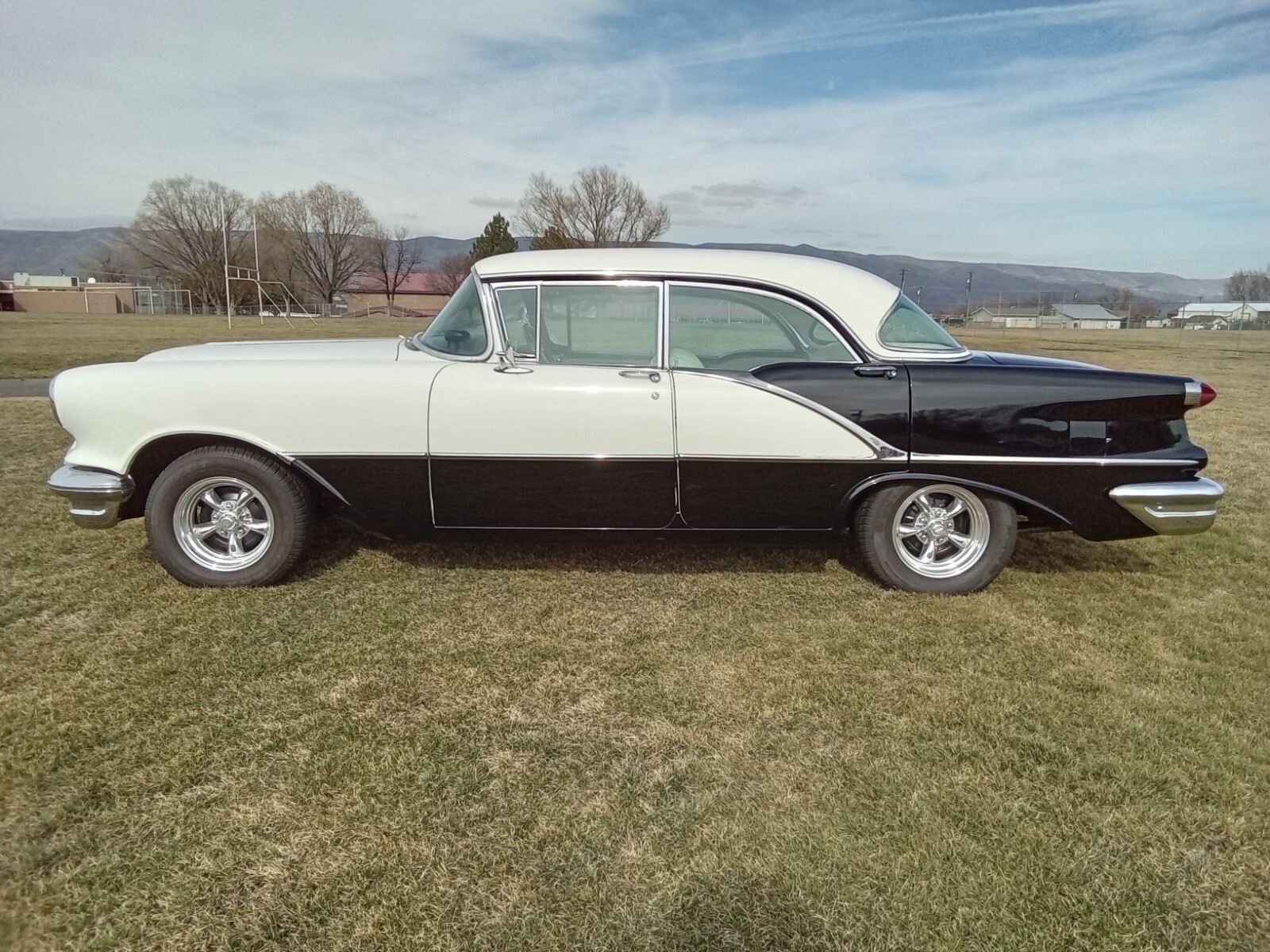 Oldsmobile-Supper-88-Holiday-1956-Coupe-1
