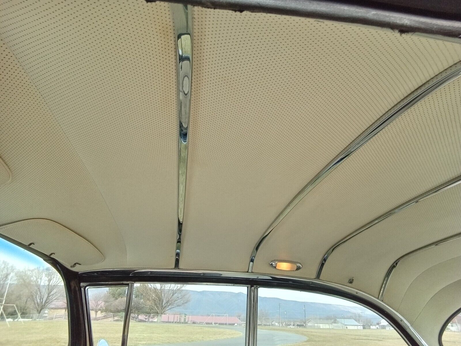 Oldsmobile-Supper-88-Holiday-1956-Coupe-12