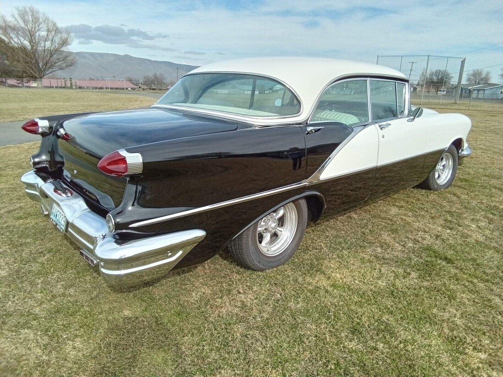 Oldsmobile-Supper-88-Holiday-1956-Coupe-21