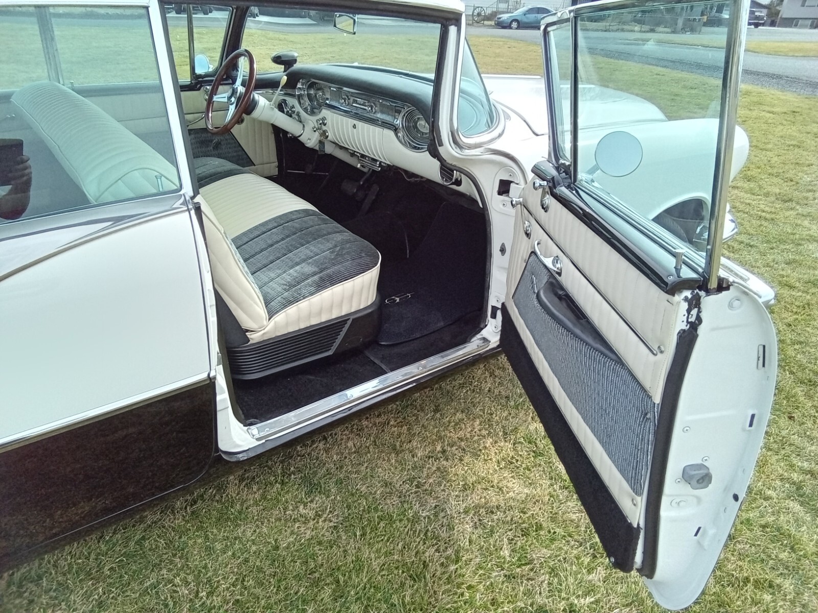 Oldsmobile-Supper-88-Holiday-1956-Coupe-22