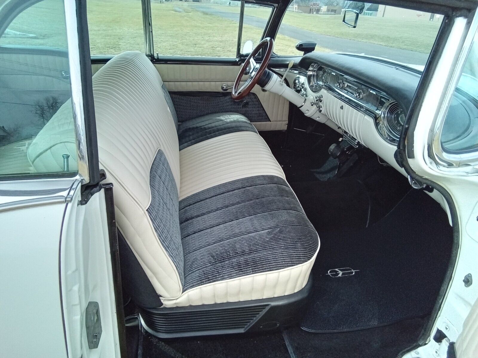 Oldsmobile-Supper-88-Holiday-1956-Coupe-23