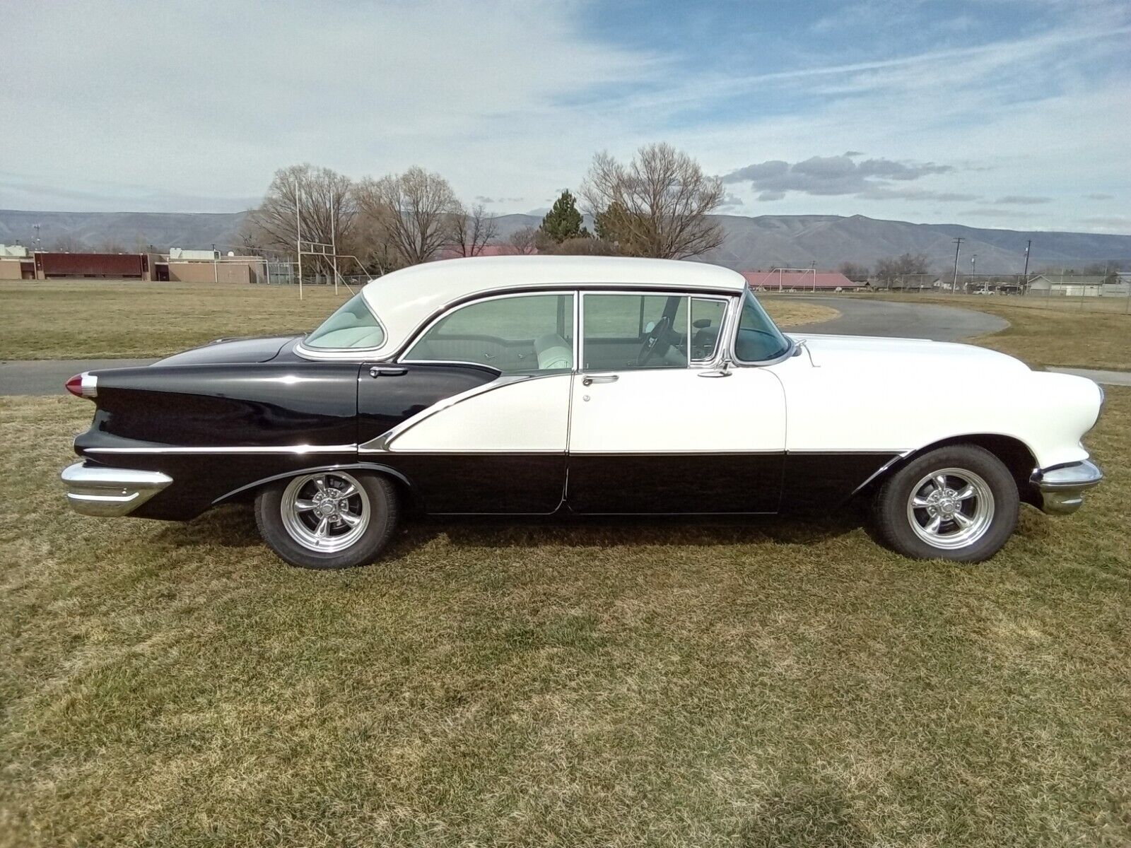 Oldsmobile-Supper-88-Holiday-1956-Coupe-27