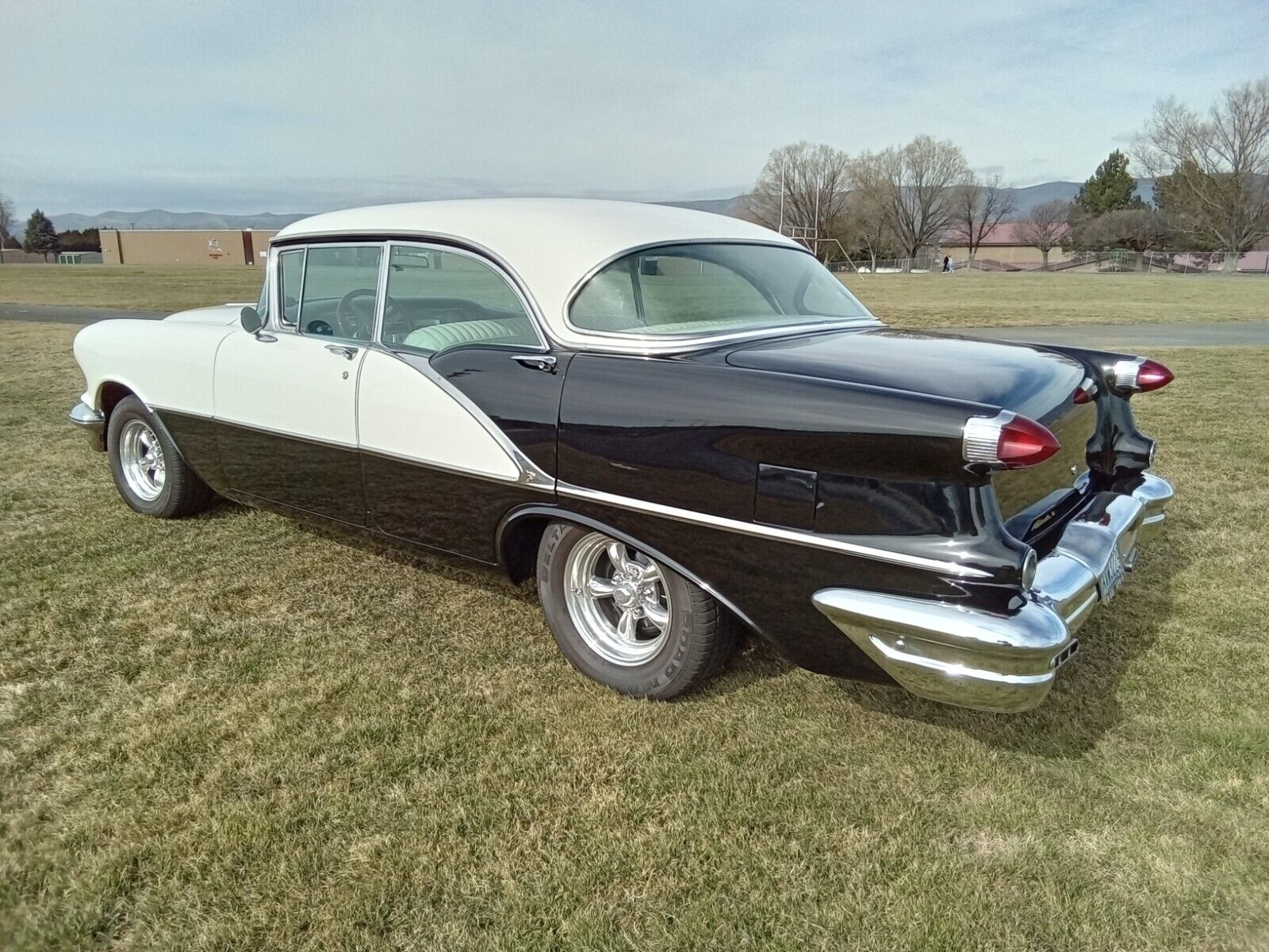 Oldsmobile-Supper-88-Holiday-1956-Coupe-5