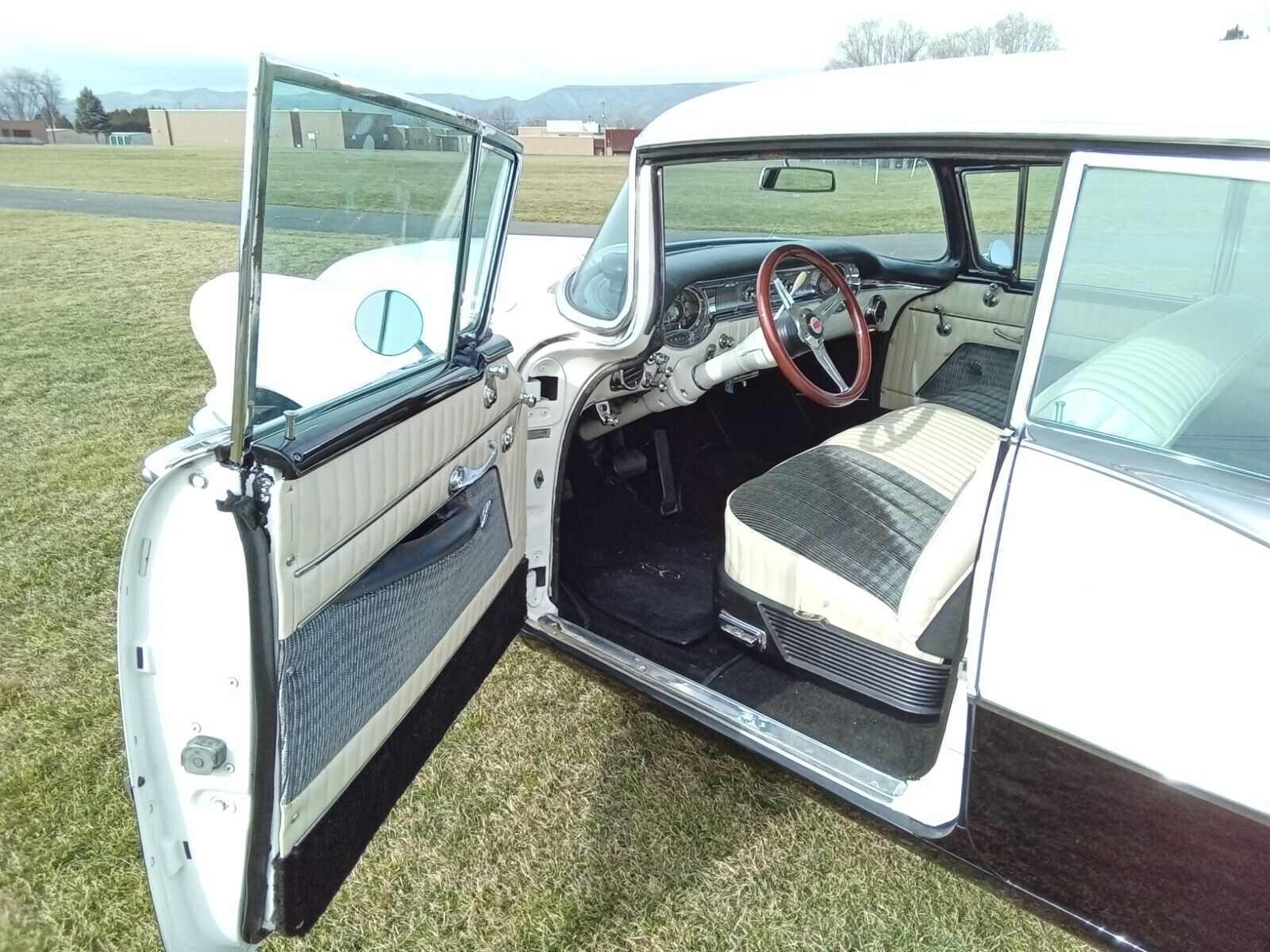 Oldsmobile-Supper-88-Holiday-1956-Coupe-6