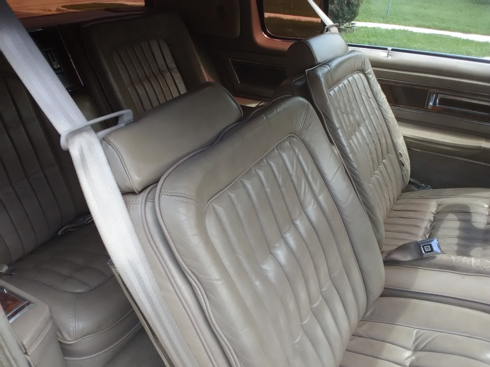 Oldsmobile-Toronado-1985-Coupe-2