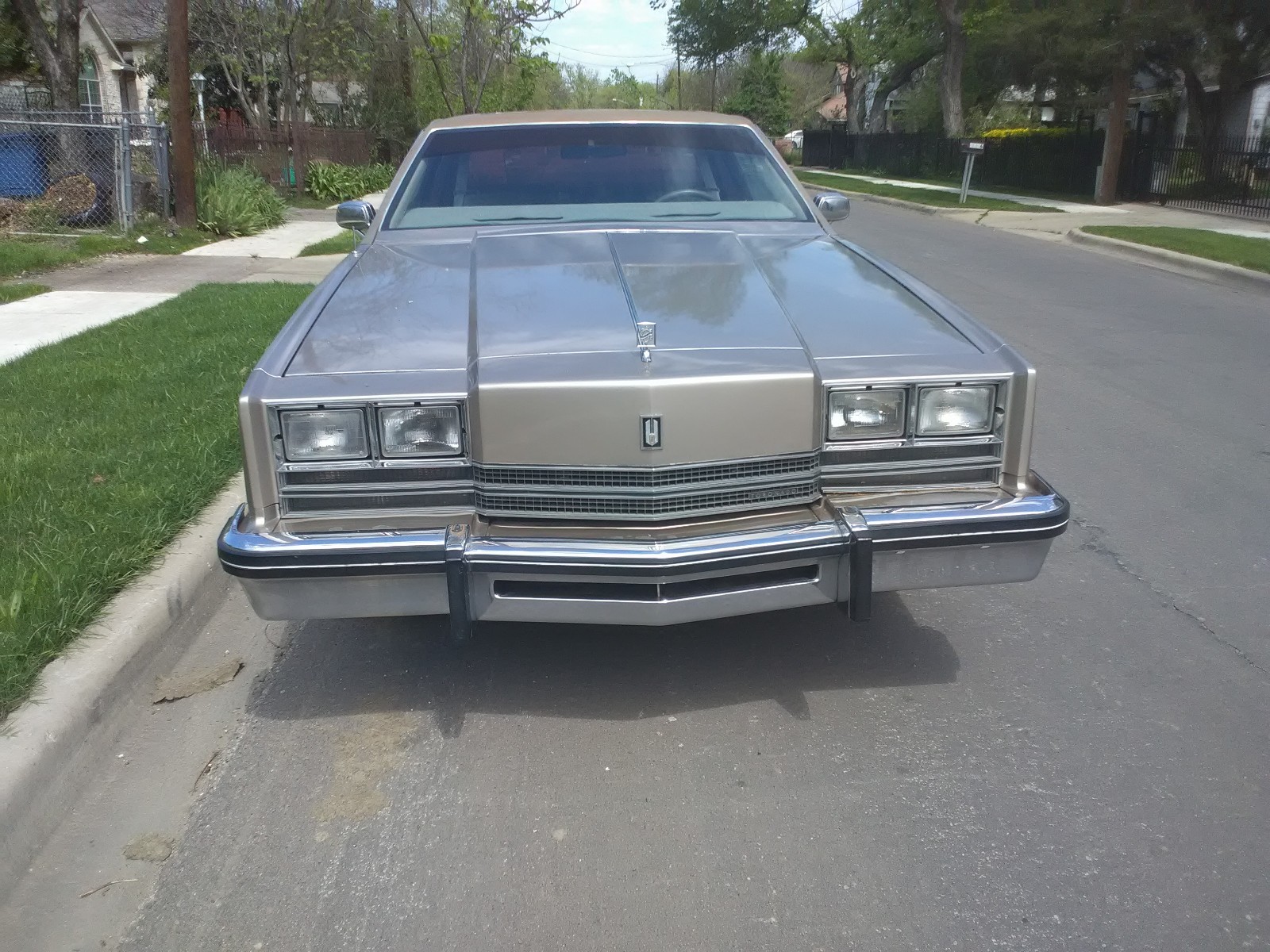 Oldsmobile-Toronado-1985-Coupe