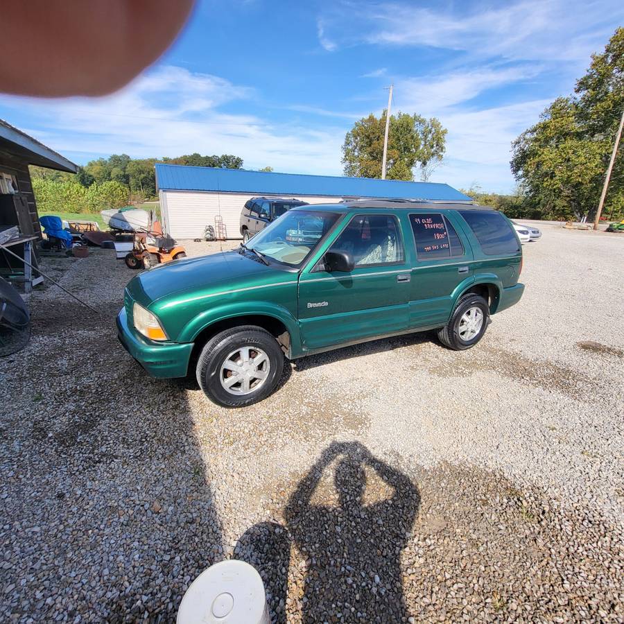 Oldsmobile-bravada-1990-green