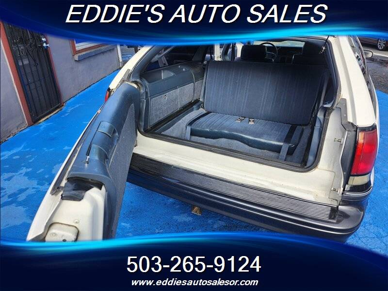 Oldsmobile-custom-cruiser-1992-white-100