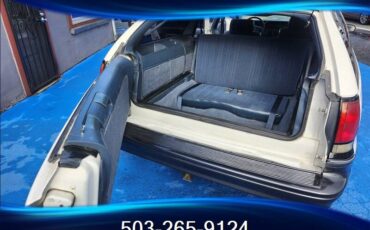 Oldsmobile-custom-cruiser-1992-white-12