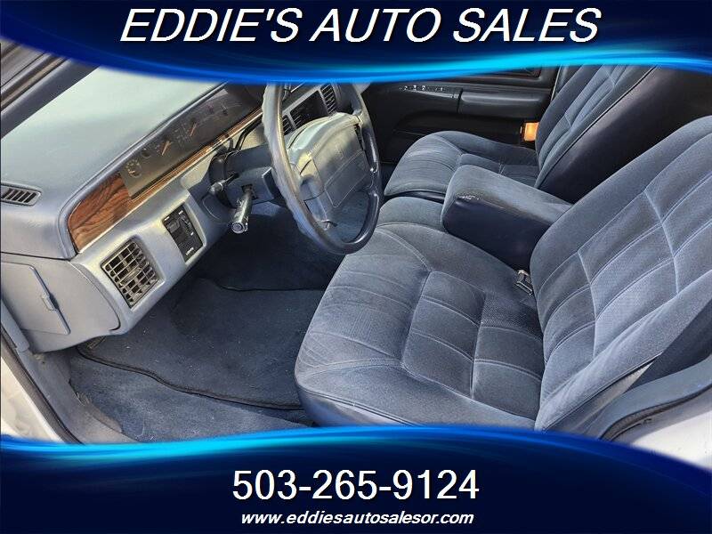 Oldsmobile-custom-cruiser-1992-white-31