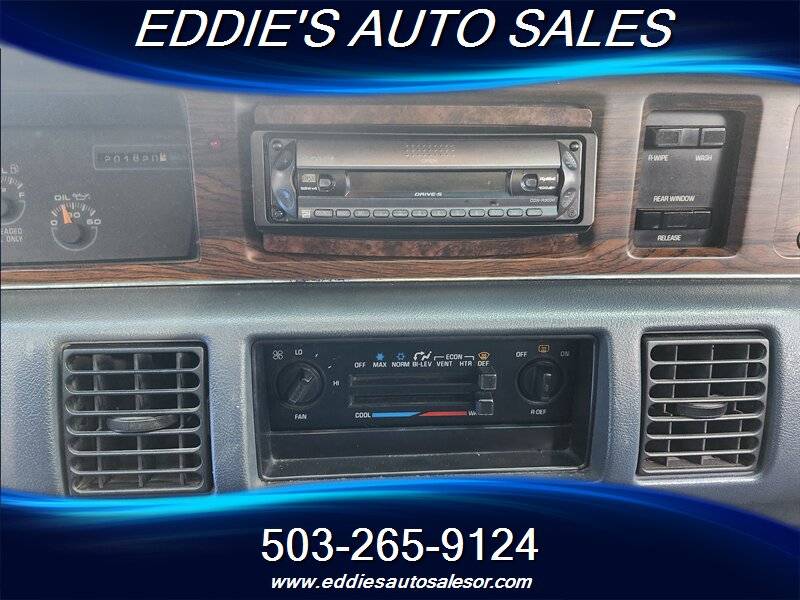 Oldsmobile-custom-cruiser-1992-white-50