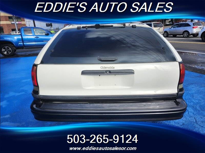 Oldsmobile-custom-cruiser-1992-white-53