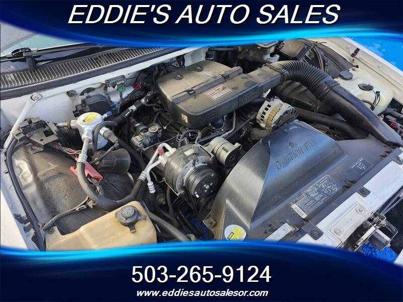 Oldsmobile-custom-cruiser-1992-white-55