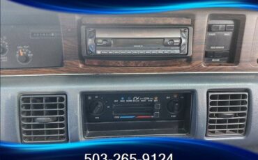 Oldsmobile-custom-cruiser-1992-white-6